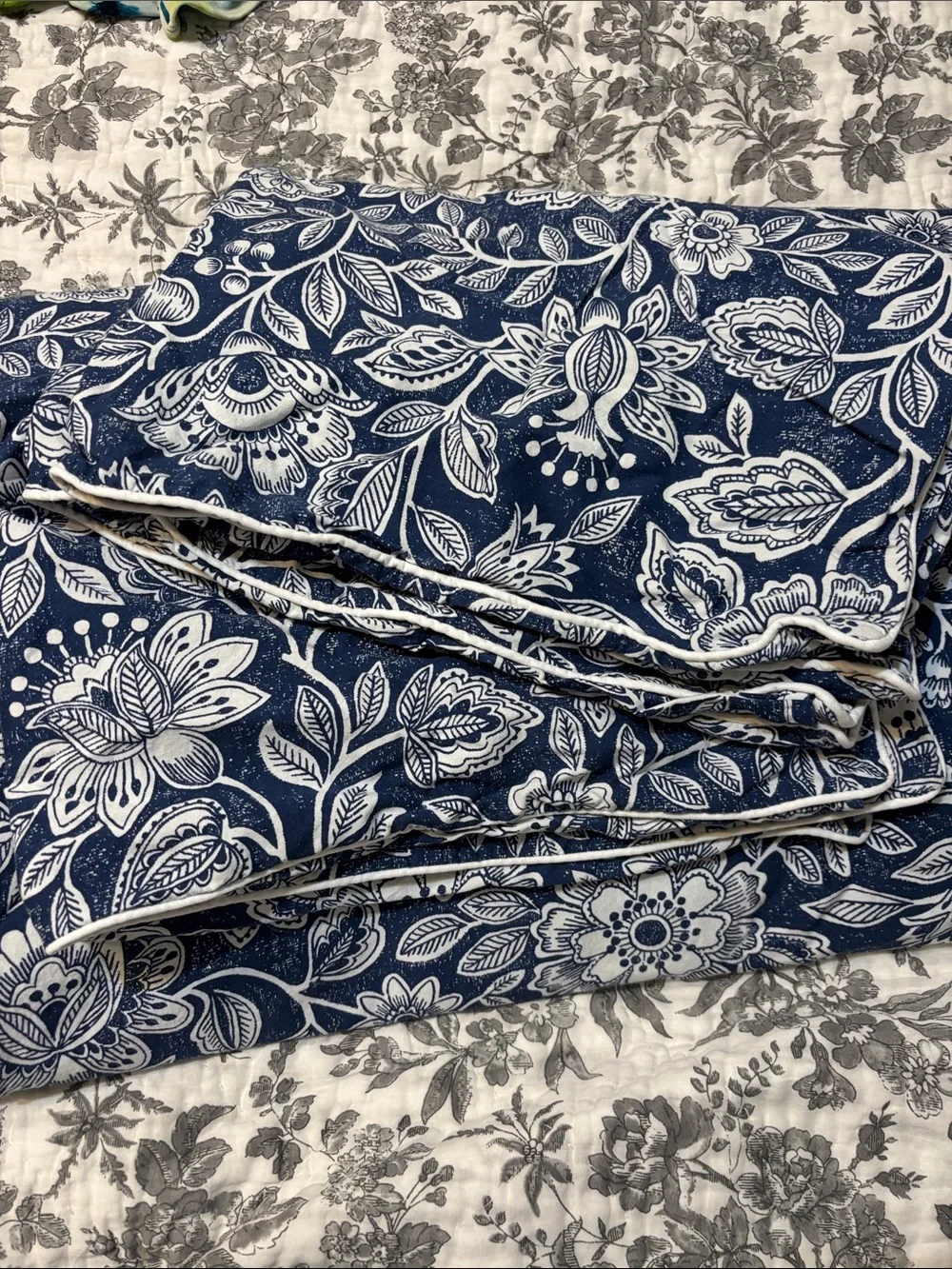 IKEA Blue and white floral Twin Duvet cover  with 2 pillow shams